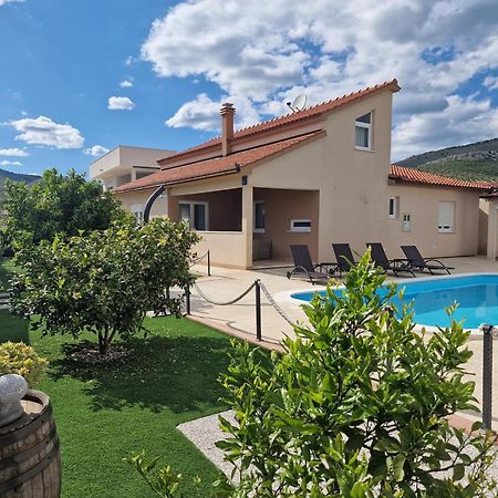 Beautiful Holiday Home "Villa Luka" Каштель-Штафилич Экстерьер фото